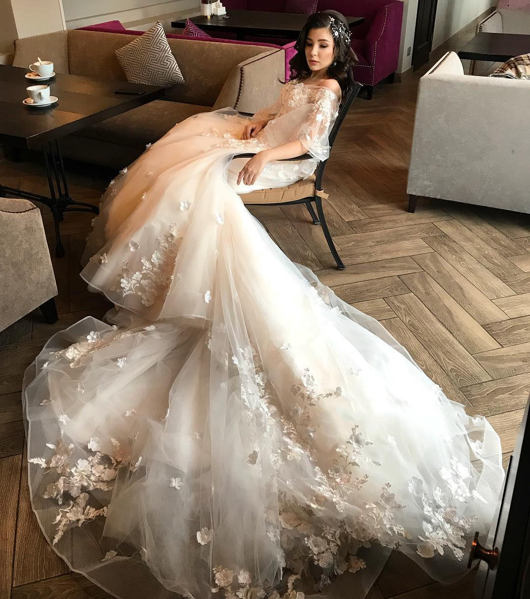 Ivory A e Tulle Off Shoulders Wedding Dresses with Lace wers Short Sleeves Long Sweep Train Bridal Gowns Summer Beach Garden Wear