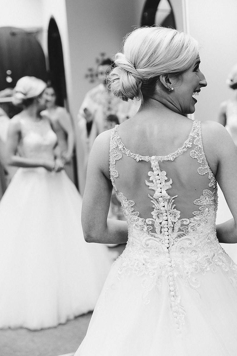 Country Wedding Dresses A Line Jewel Neck Lace Appliques Beaded Sweep Train Beach Wedding Dress With Detachable Train Boho Bridal Gowns