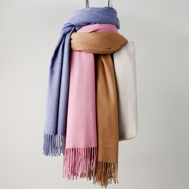 Autumn and winter new style pure color cashmere scarf lady's shawl gift fringed fashion leisure scarf
Autumn and winter new style pure color cashmere scarf lady's shawl gift fringed fashion leisure scarf
