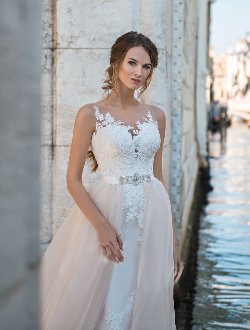 Modest Mermaid Wedding Dresses With Blush Detachable Train Lace Appliqued Boho Bridal Gowns Sexy Sheer Neck vestido de novia