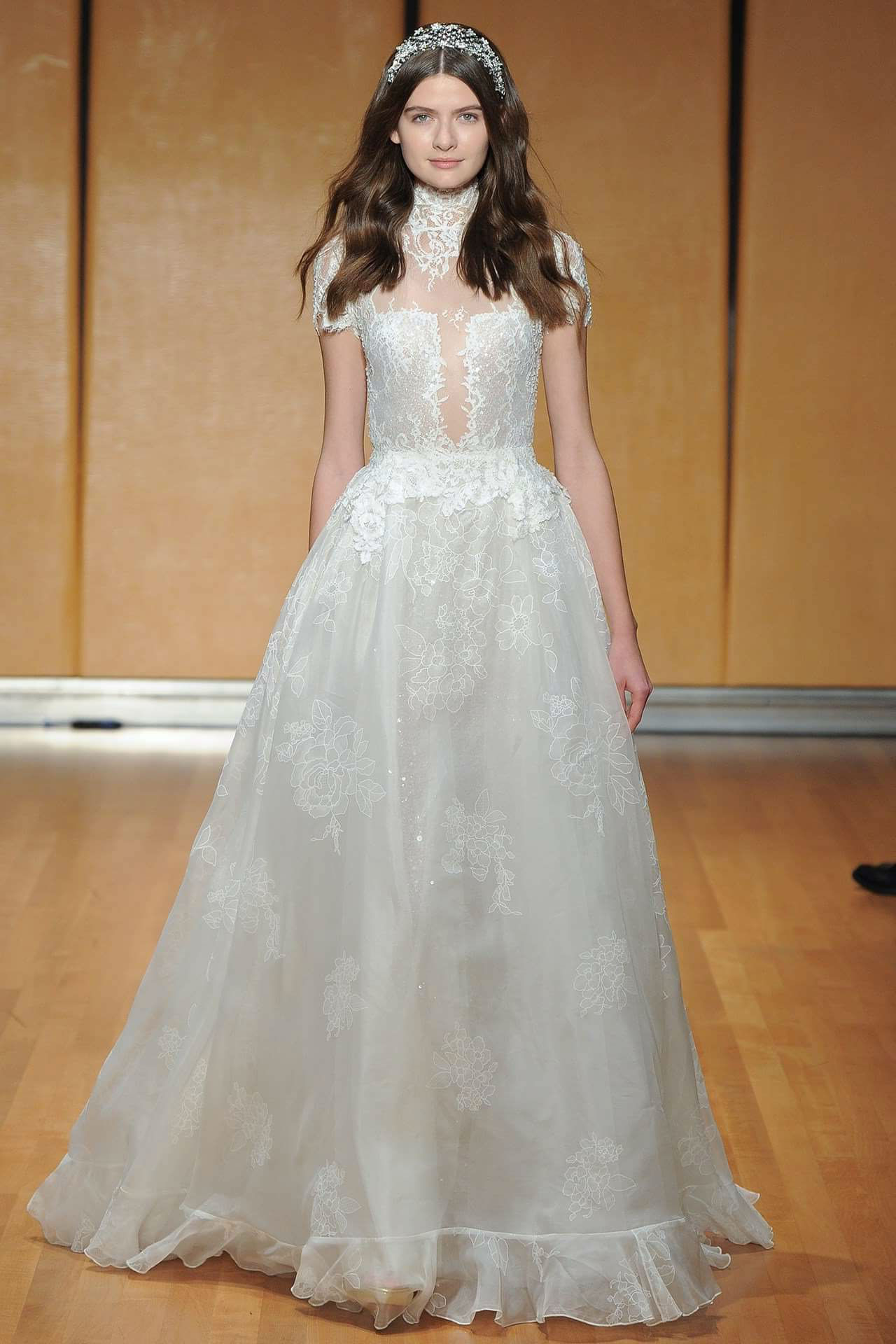 Inbal Dror 2018 A Line Wedding Dress High Collar Lace Applique Illusion Chest Design Vintage Bridal Gowns Floor Length