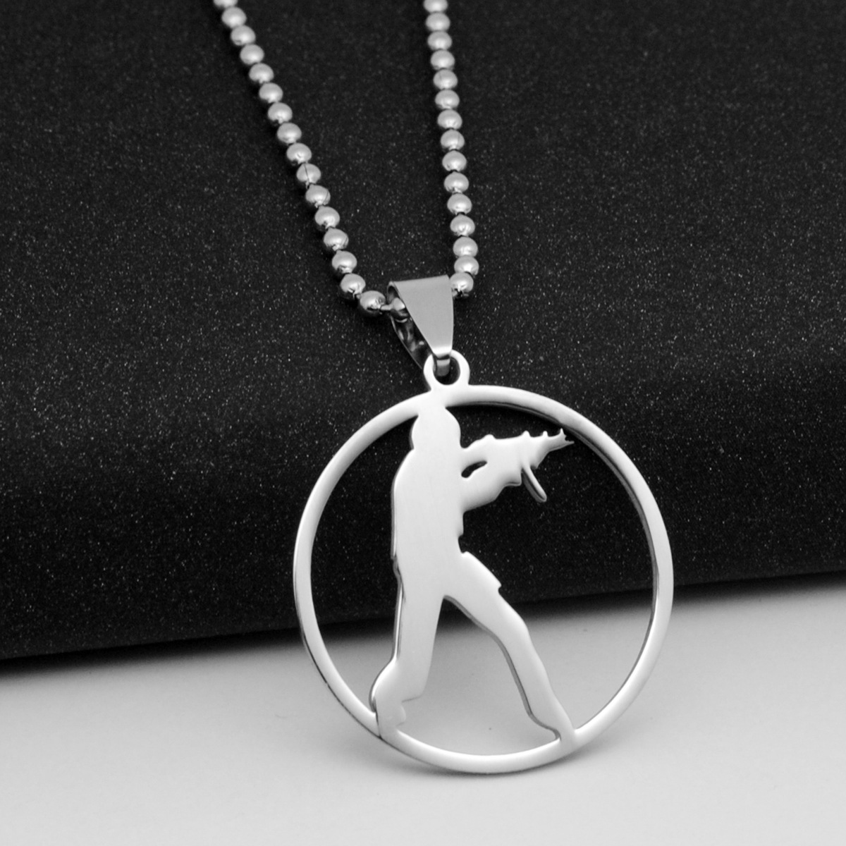 1pcs Stainless Steel Anime Game CS Logo charm Necklace GO Counter-Strike Logo Symbol Necklace Round Global Offensive Pendant Necklace
