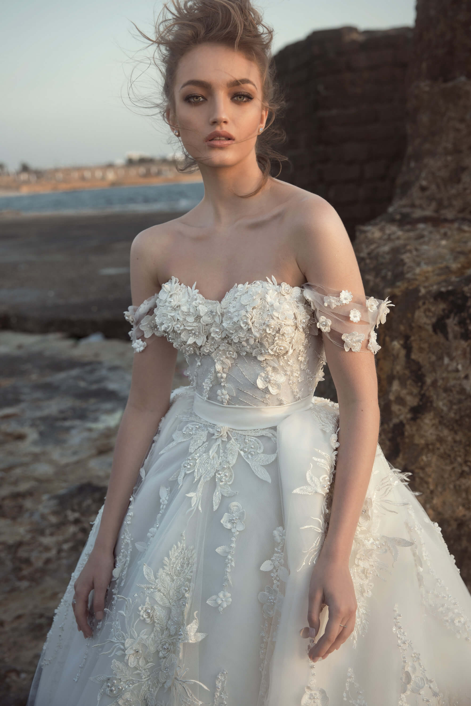 2020 Modest Wedding Dresses with Flowers And 3D Floral Lace in Arabic Middle East Church Long Sleeves Wedding Gown Off Shoulder