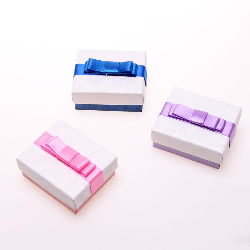 Wholesale 3 Colors 65x55x28mm Gift Boxes for Christmas Jewelry Case Jewelry Display Bag Storage Container Wedding Party Decorations
Wholesale 3 Colors 65x55x28mm Gift Boxes for Christmas Jewelry Case Jewelry Display Bag Storage Container Wedding Party Decorations