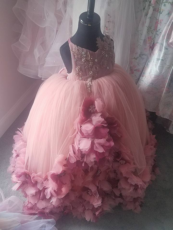 Grey Beaded Ball Gown Girls Pageant Dresses V Neck wer Girl Tulle 3D Appliqued or Length Kids Holy Communion Dress