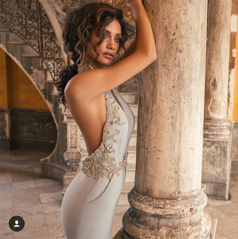 2018 Brand Custom Made Evening Dresses Halter Deep V Neck Appliqued Beads Backless Satin Front Splits Prom Dress With Pockets