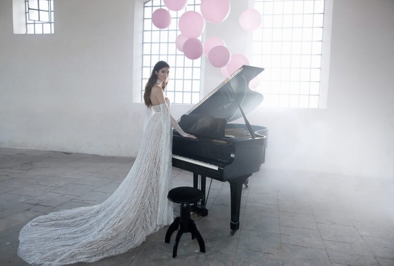 Lee Petra 2019 Sparkly A Line Wedding Dresses Strapless High Side Split Lace Appliqued Illusion Bodice Long Train Bridal Gowns