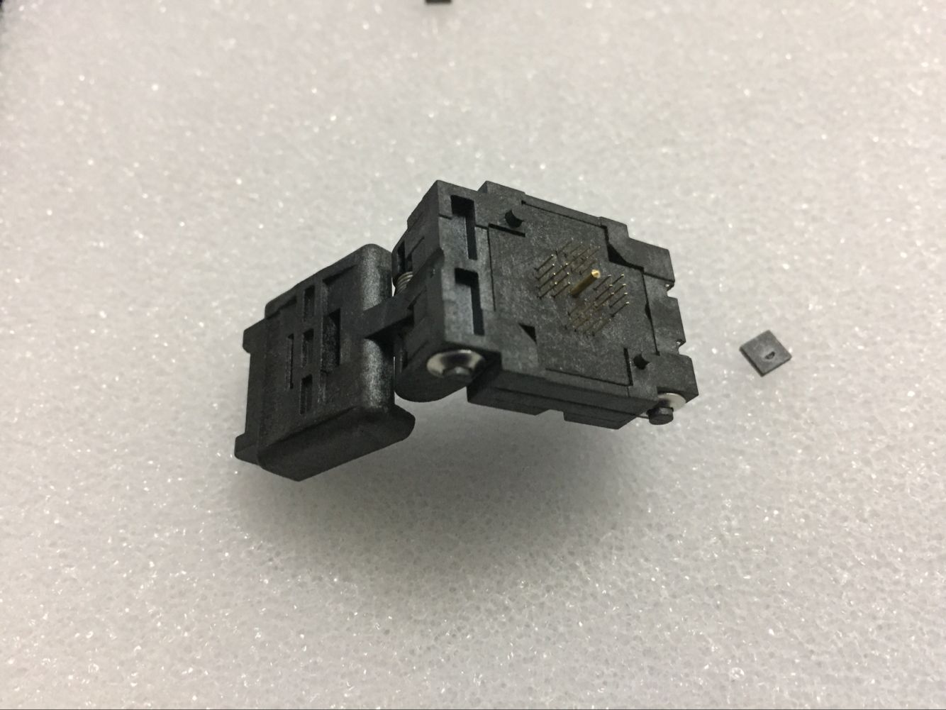 Plastronics ic test socket 28QN50TS14040 QFN28 DFN58 0.5mm Pitch 4x4mm burn in socket