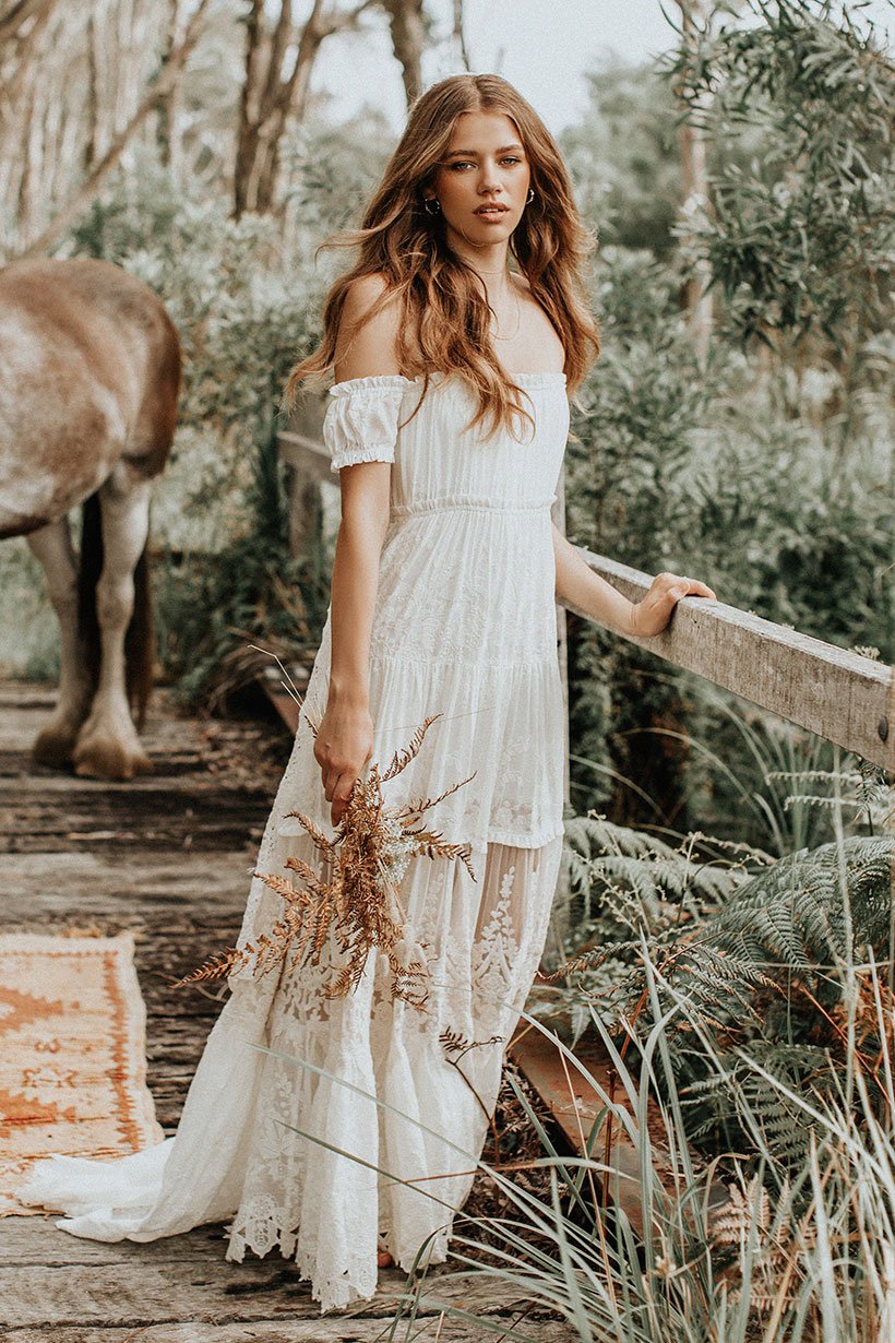 Bohemian Dresses Off The Shoulder Sweep Train Appliqued Custom Made Boho Beach Wedding Dress Plus Size Summer Bridal Gowns