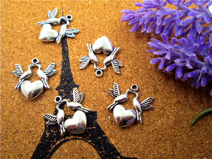 30pcs-Birds Charms, Antique Silver Tone Lovebirds and Heart charm pendants 22x21mm, Bronze;silver
30pcs-Birds Charms, Antique Silver Tone Lovebirds and Heart charm pendants 22x21mm, Bronze;silver
