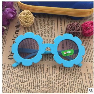 New Arrival 2021 Fashion Cute Kids Sun flower Shape Stylish Cool Boys Girls Sunglasses Free Shipping 1380 Z260305