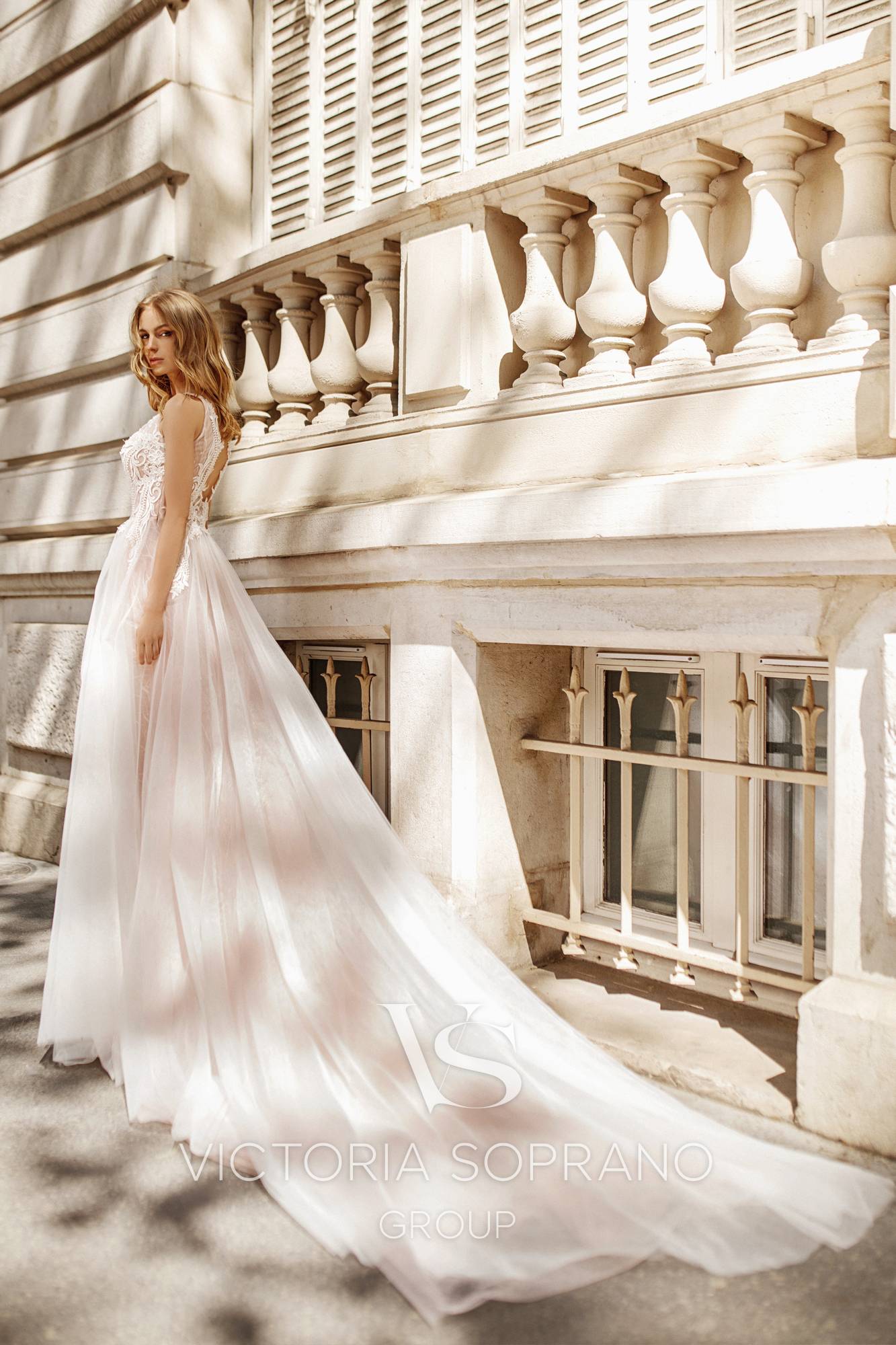 Blush Beach Wedding Dresses Spaghetti Bow Lace Appliques Long Train Hollow Back Cheap Boho Wedding Dress Summer Western Bridal Gowns