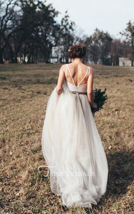 Simple Boho Wedding Dresses Spaghetti Lace Appliqued Sweep Train Backless Country Bridal Dress White Custom Made Cheap Wedding Gowns