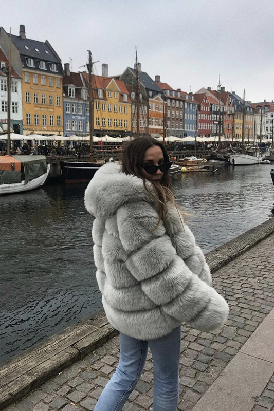 ladies hot sale long sleeve hooded fur warm woman coats cute and American style winter fake fur casual hooded female coat