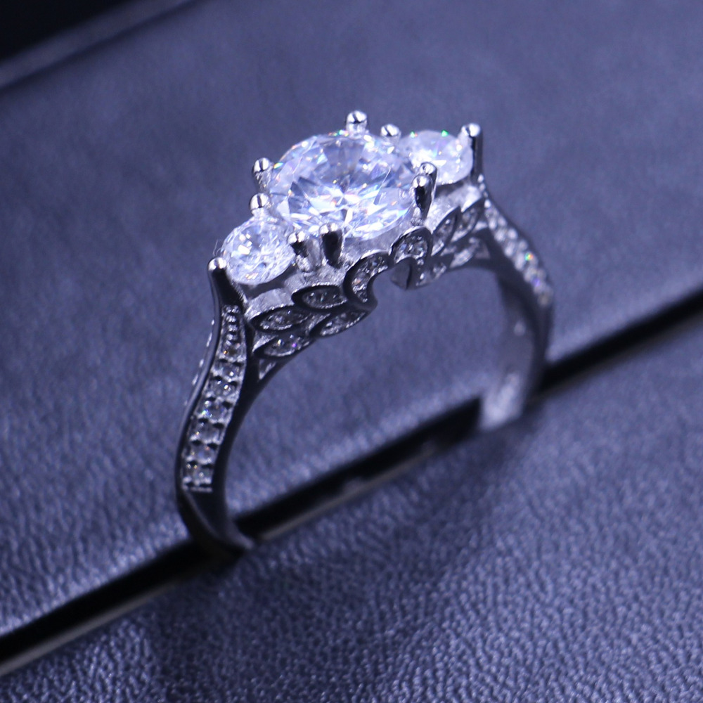 2017 New Jewelry wedding band rings for women men Three-stone 5A Zircon Cz 925 Sterling silver Female Engagement Ring set Gift
2017 New Jewelry wedding band rings for women men Three-stone 5A Zircon Cz 925 Sterling silver Female Engagement Ring set Gift