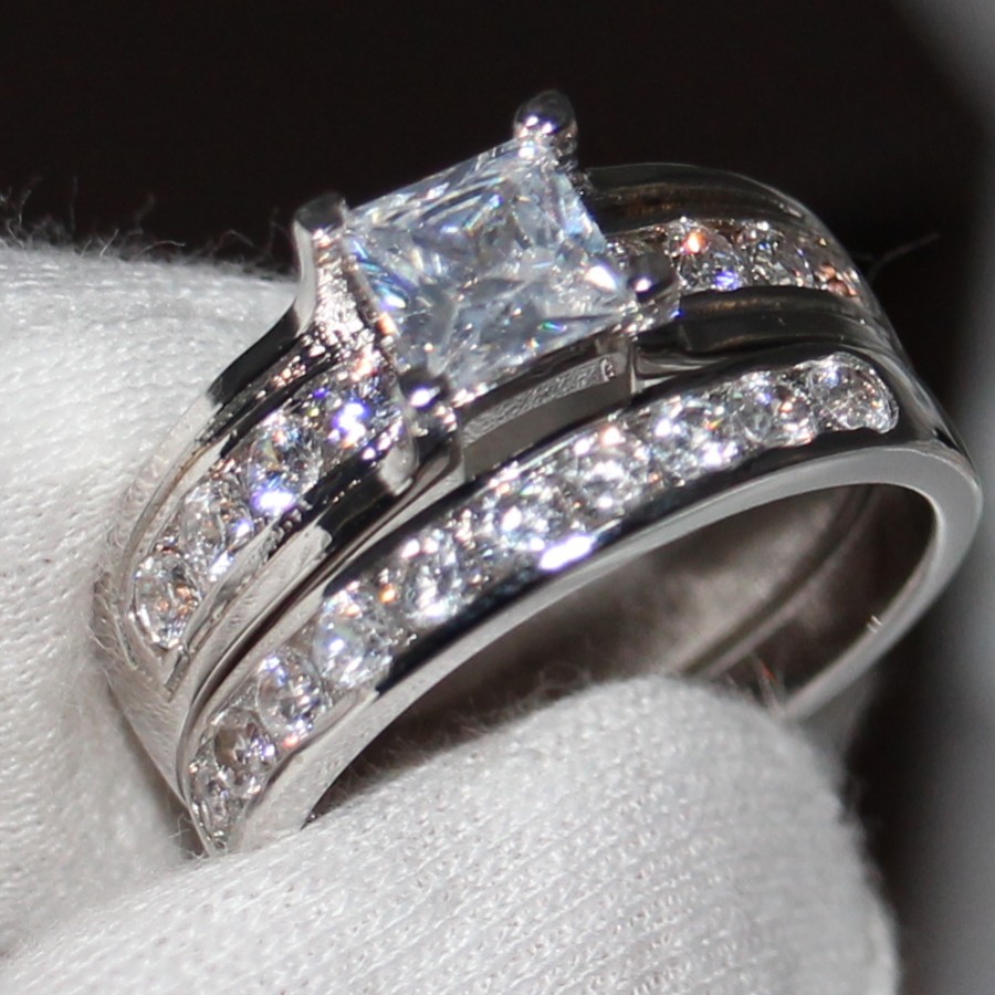 Wholesale Professional Claw setting Jewelry 925 sterling silver White sapphire Princess Cut Simulated Diamond Wedding Bridal Women Ring gift
Wholesale Professional Claw setting Jewelry 925 sterling silver White sapphire Princess Cut Simulated Diamond Wedding Bridal Women Ring gift