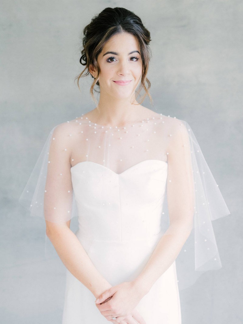 Sheer Wedding Capes Simple Shawl For Sweetheart Wedding Dresses Elegant Bridal Lace Jackets White Wedding Accessories Pearls Wrap