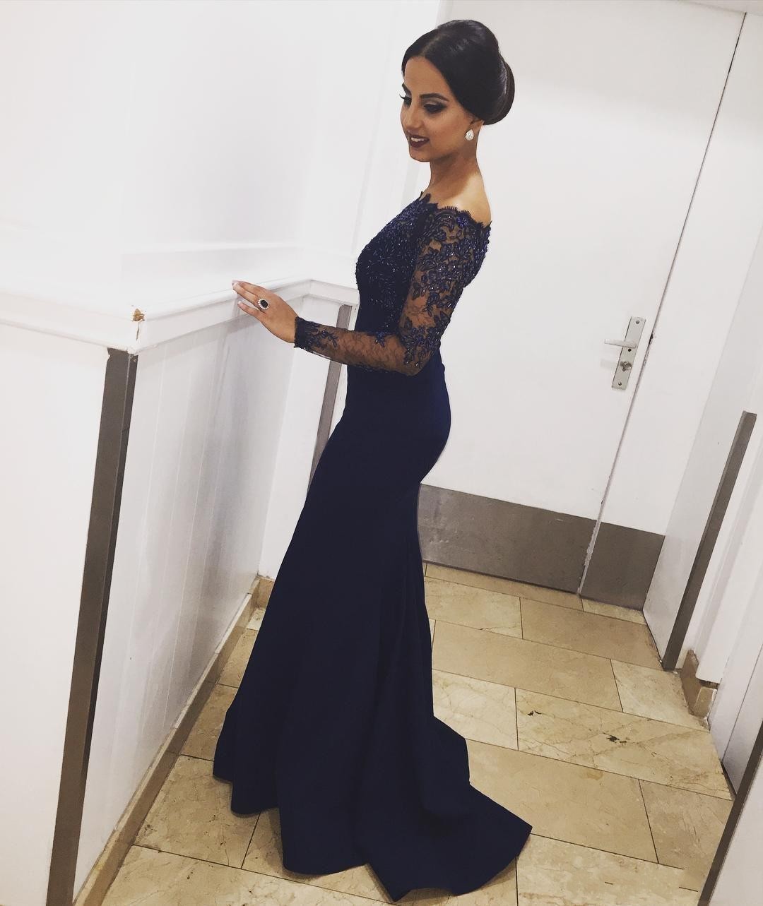 2020 Sexy Dark Navy Mermaid Arabic Evening Dresses Off Shoulder Long Sleeves Lace Appliques Beaded Sweep Train Formal Cheap Prom Party Gown
