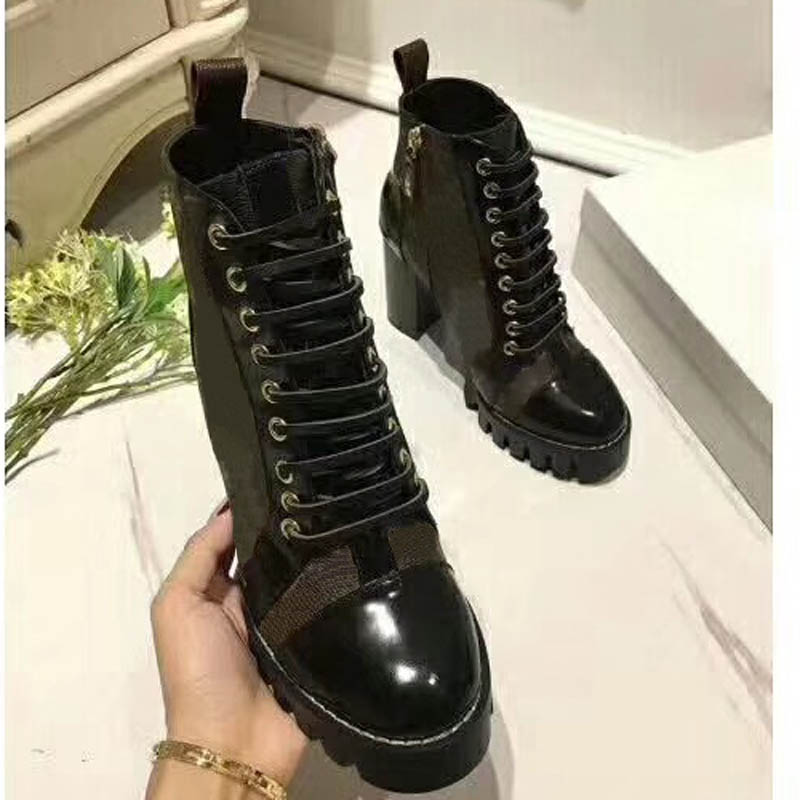 2018 the new top version of tie laced boots, all leather with Martin boots and a 9.5CM 34-40+ box., Black1
2018 the new top version of tie laced boots, all leather with Martin boots and a 9.5CM 34-40+ box., Black1
