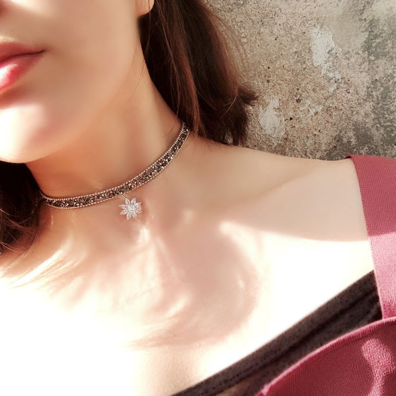 New Boho Style Black Leather Bib Chain Rhinestone Choker Necklaces For Women Party Gifts Wedding Band Crystal Flower Charms Collar Necklace
New Boho Style Black Leather Bib Chain Rhinestone Choker Necklaces For Women Party Gifts Wedding Band Crystal Flower Charms Collar Necklace