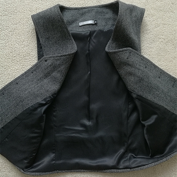 2020 Modest British Gray Wedding Groom Vests Wool Herringbone Tweed Vests Groomsmen Vest Men's Suit Vest Prom Attire Waistcoat Plus Size