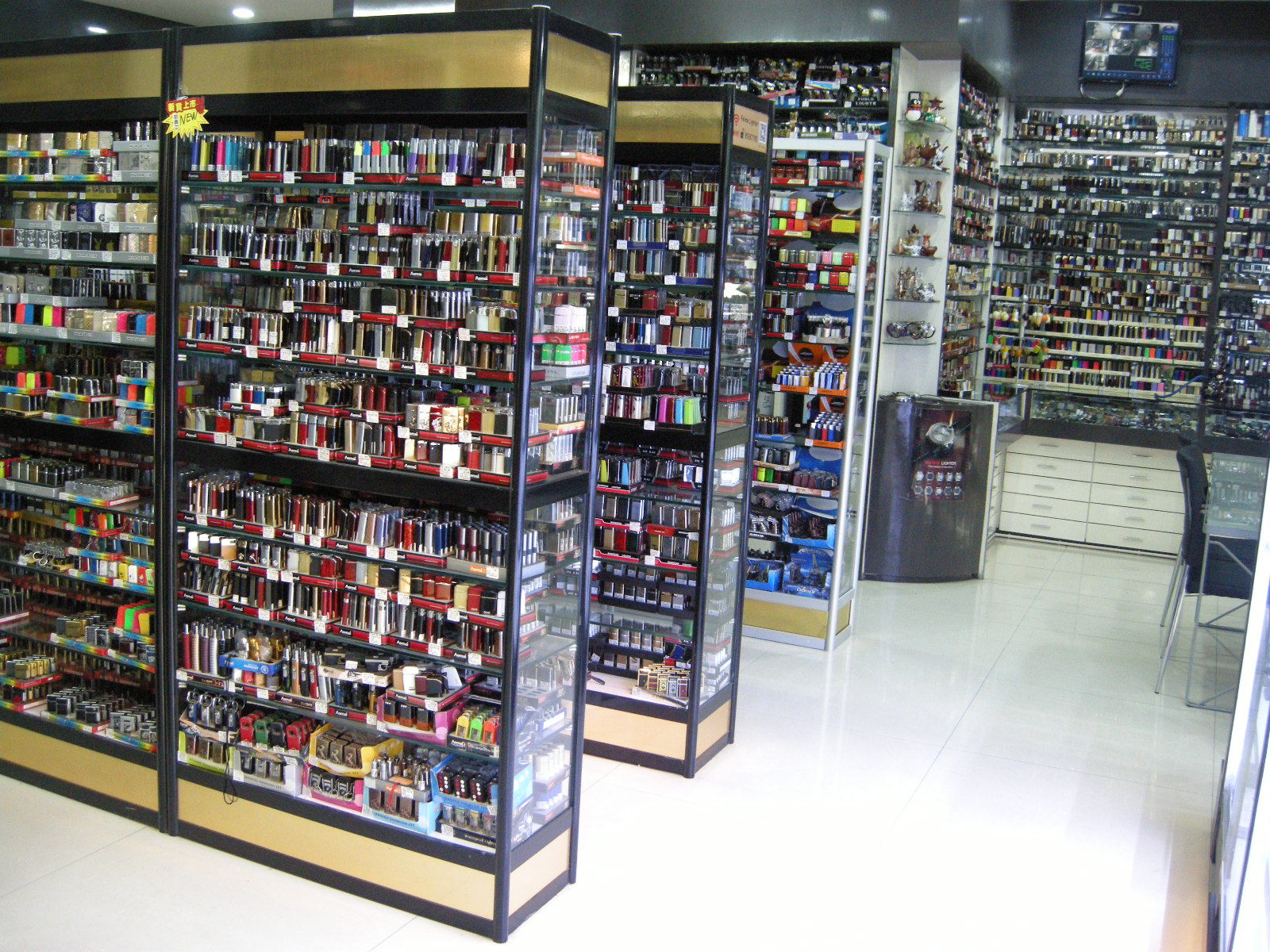 New Arrival Not Lighter Mini Novelty Metal Pistol Windproof Cigarette Cigar Gun Lighters Butane Torch With Gift Box W260202