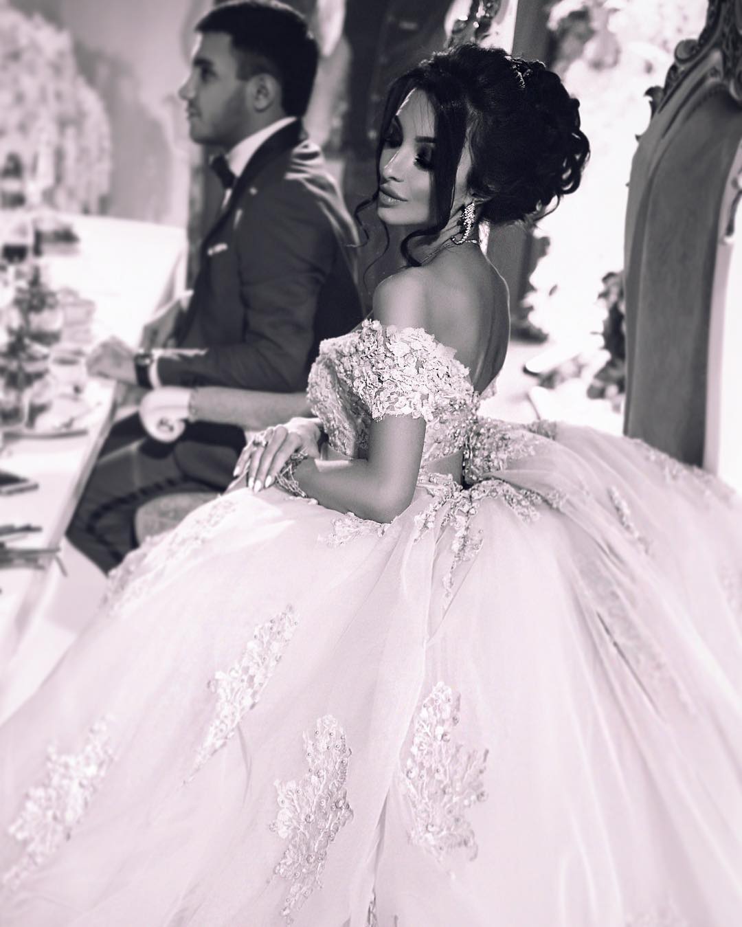 Luxurious Pearls Mermaid Wedding Dress With Overskirt Off Shoulder Beads Floral Lace Appliques Wedding Gown Glamorous Saudi Bridal Dresses