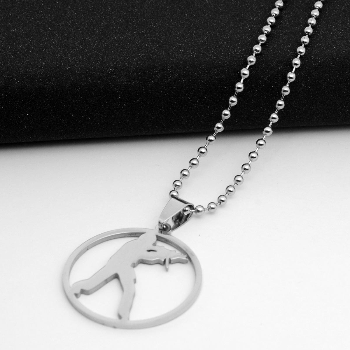 1pcs Stainless Steel Anime Game CS Logo charm Necklace GO Counter-Strike Logo Symbol Necklace Round Global Offensive Pendant Necklace