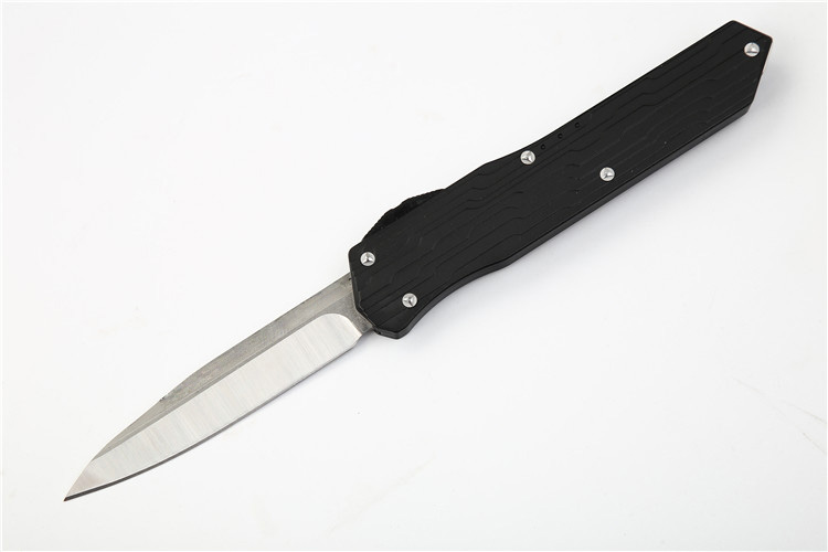 2020 New Design Auto Tactical Knife D2 Satin Blade CNC 7075 Aluminum Handle TC4 Titanium Clip With Nylon bag
2020 New Design Auto Tactical Knife D2 Satin Blade CNC 7075 Aluminum Handle TC4 Titanium Clip With Nylon bag