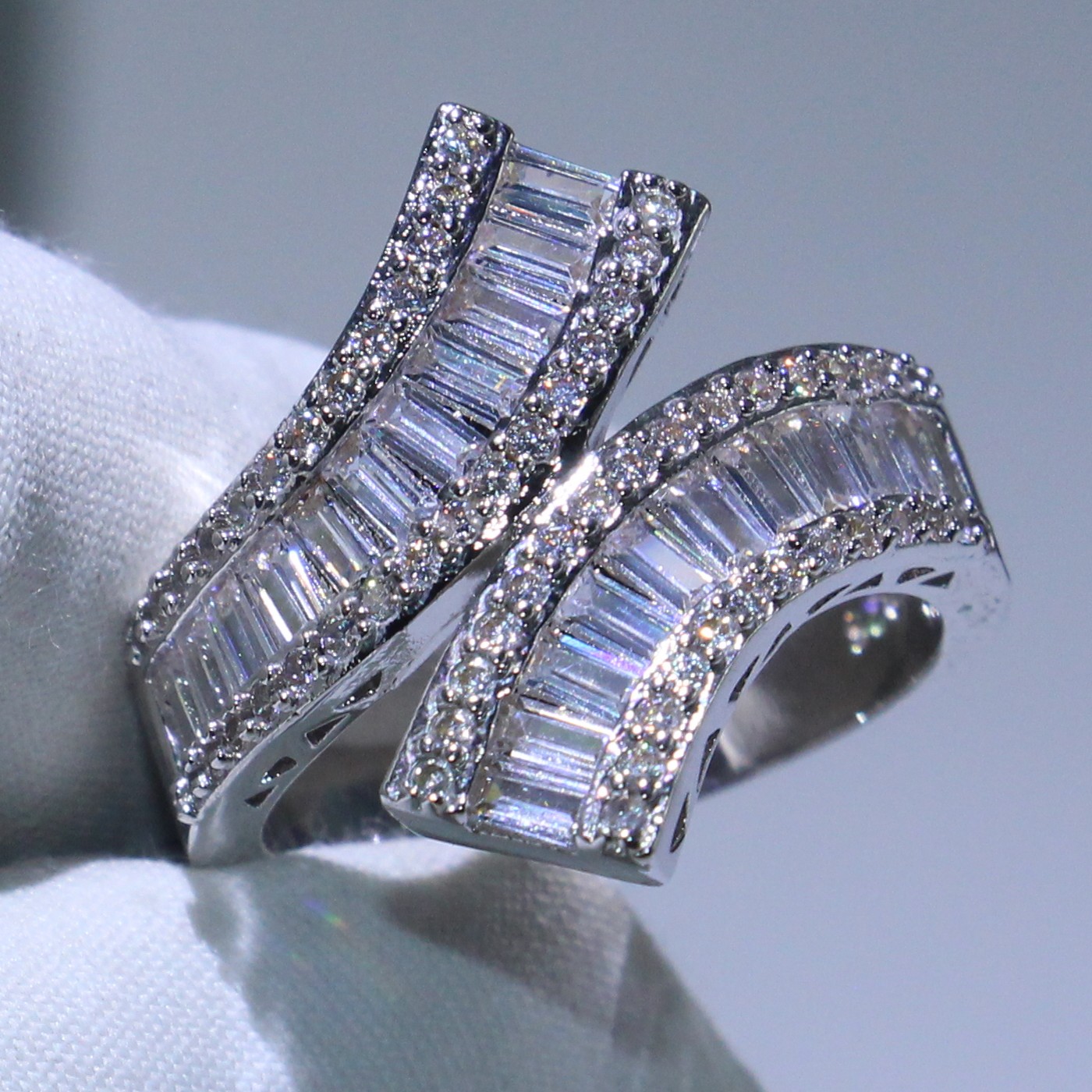 Classical Fashion Jewelry 925 Sterling Silver Princess Cut Full White Clear 5A Zirconia Square CZ Diamond Party Engagement Cross Ring Gift