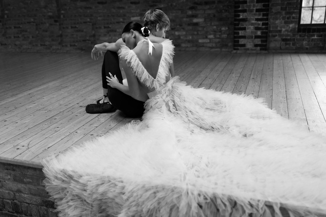 2019 Lior Charchy Bohemian Wedding Dresses Halter Tiered Skirts Ruffle Illusion Sexy Backless Bridal Gowns Sweep Train Beach Wedding Dress