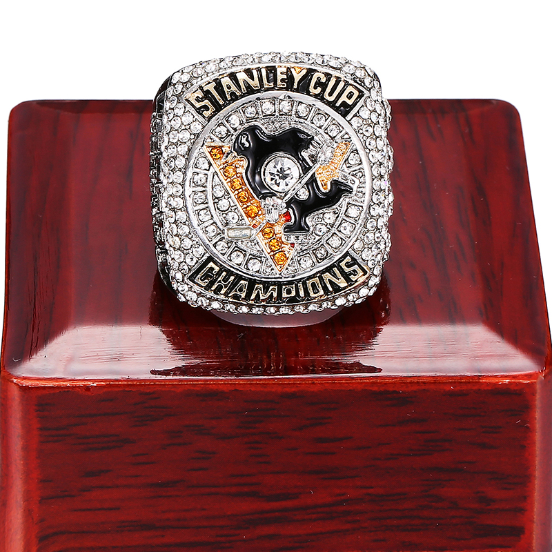 WHOLESALE 2016 PENGUIN PITTSBURGH MEN'S HOCKEY CHAMPIONSHIP RING MAN RING GIFT FOR FANS US SIZE 8-14#, Golden;silver
WHOLESALE 2016 PENGUIN PITTSBURGH MEN'S HOCKEY CHAMPIONSHIP RING MAN RING GIFT FOR FANS US SIZE 8-14#, Golden;silver