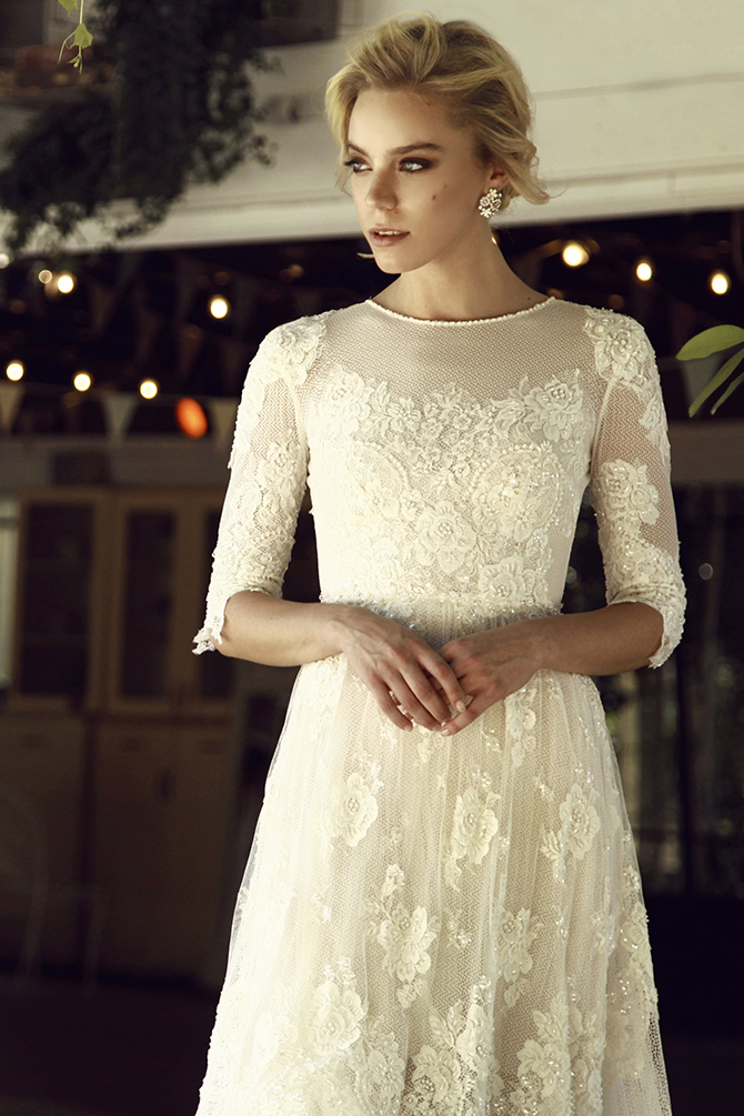 Modest Country Wedding Dresses Jewel Neck Illusion Half Long Sleeves Floor Length Boho Bridal Gowns Pearls Plus Size Beach Wedding Dress