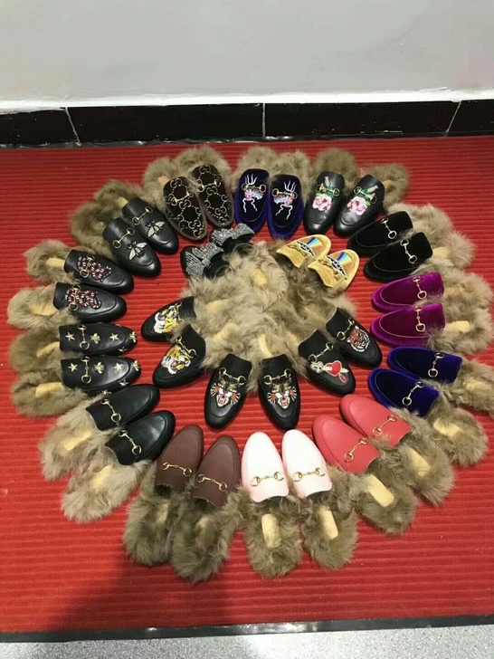 Brand New Women Princetown Suede Velvet Leather Slipper with Real rabbit Fur Winter Slipper Loafers Muller Flat EUR35-42 with Box, Blue velvet
Brand New Women Princetown Suede Velvet Leather Slipper with Real rabbit Fur Winter Slipper Loafers Muller Flat EUR35-42 with Box, Blue velvet