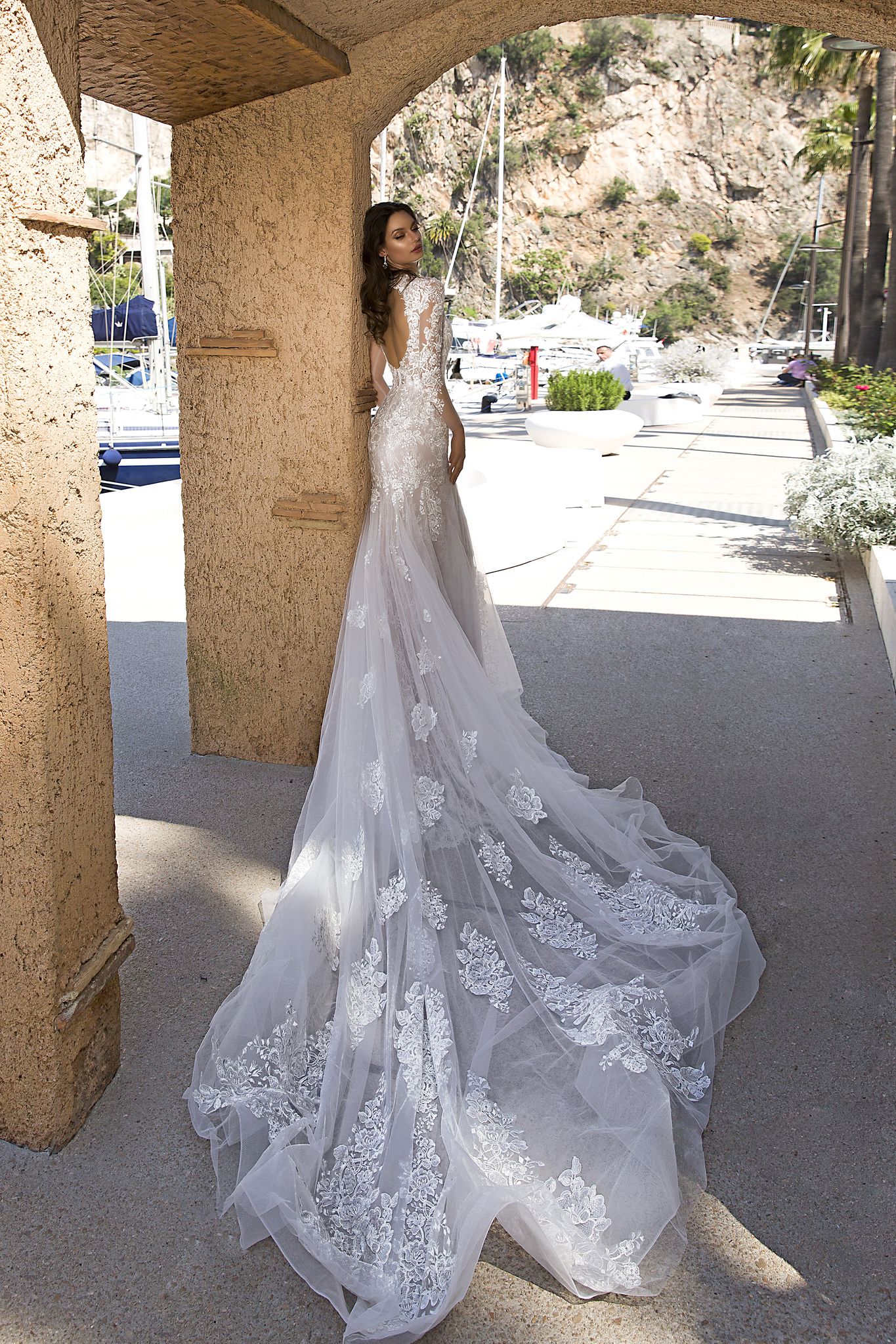 Generous Mermaid Wedding Dresses Jewel Neck Lace Appliques Beaded Long Train Long Sleeve Country Bridal Gowns Backless Boho Wedding Dress