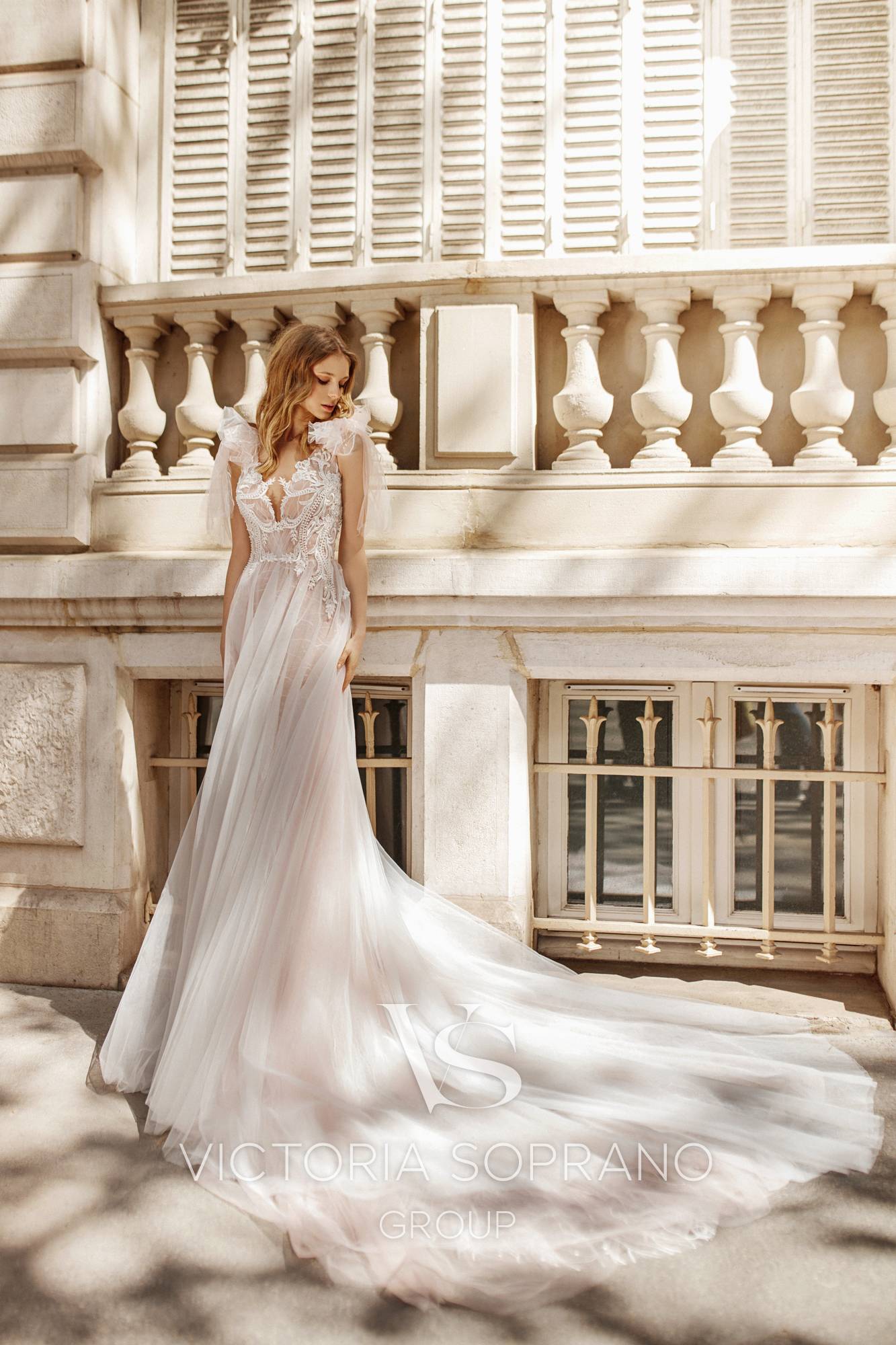 Blush Beach Wedding Dresses Spaghetti Bow Lace Appliques Long Train Hollow Back Cheap Boho Wedding Dress Summer Western Bridal Gowns