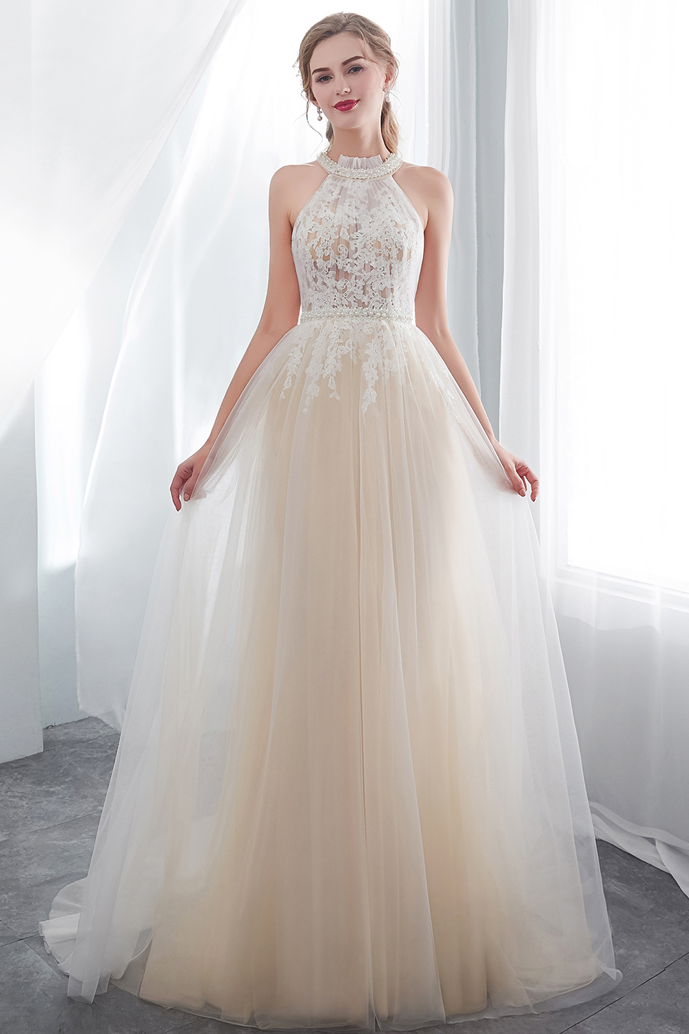 New Designer Champagne Halter Neck A Line Tulle Wedding Dresses Lace Appliqued Sleeveless Summer Beach Wedding Bridal Gowns CPS1011