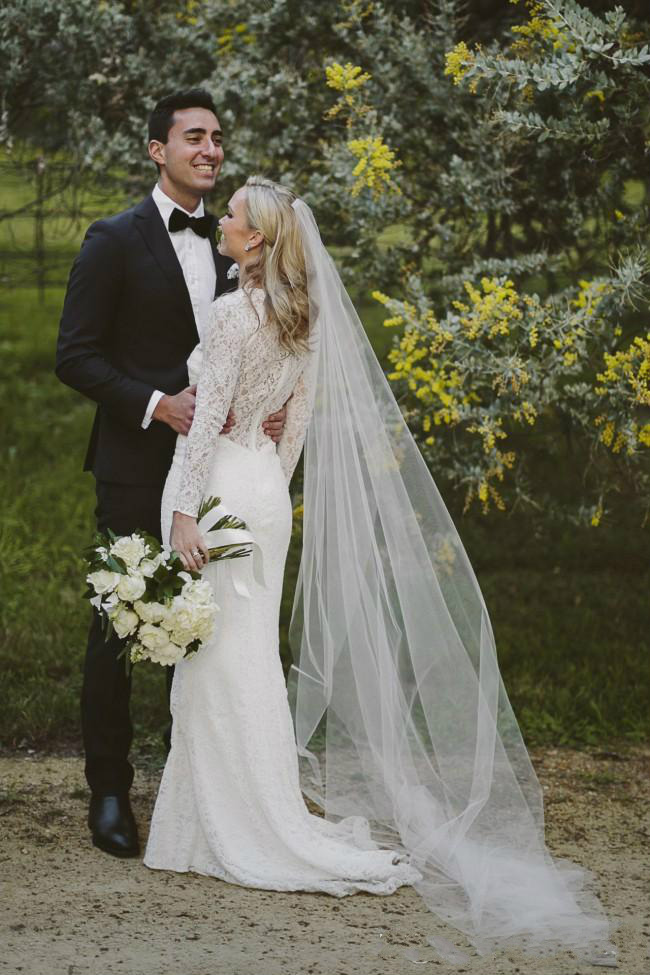 Plunging V Neck Bohemian Mermaid Dresses 2018 Zipper Back Long Sleeve Fitted Lace Bridal Garden Boho Wedding Gowns Sweep Train 0510