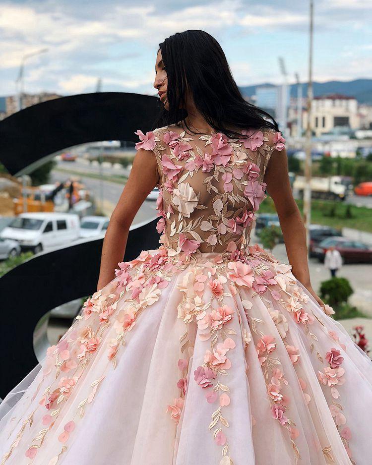 Charming Prom Dresses With 3D Floral Appliques Jewel Neck Ball Gown Quinceanera Qresses With Free Petticoat Floor Length Evening Gowns