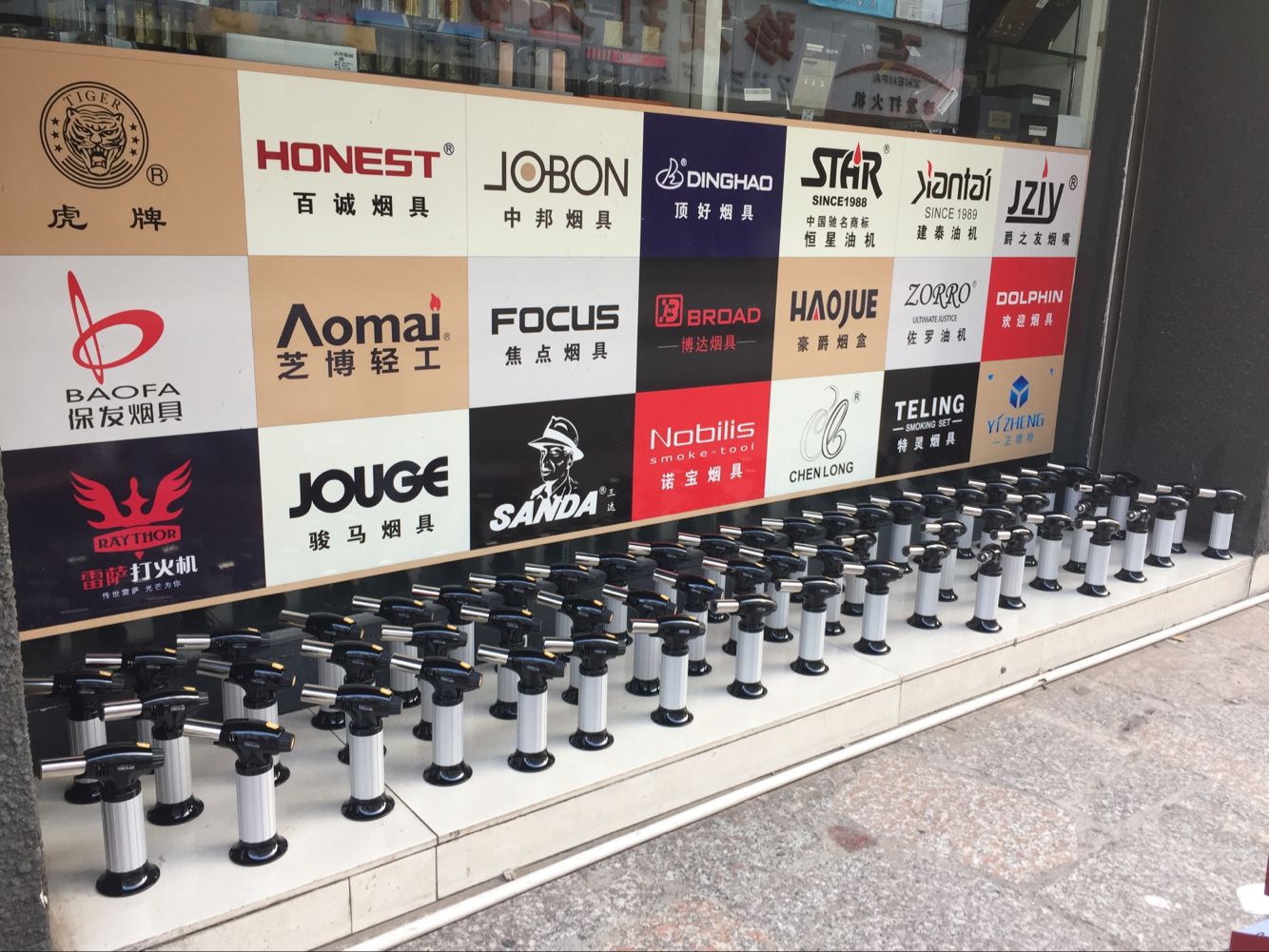 New Arrival Creative Portable Mini Pliers Shape Cartoon Cigarette Lighter Refillable Butane Ornaments Gift Torch Without Oil Gas W260202