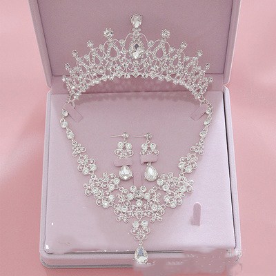 Bridal Jewelry sets Three Piece Crown Earring Necklace Bridal Jewelry Bling Bling Wedding Accessories Cheap Sale Ladies Party Accessories
Bridal Jewelry sets Three Piece Crown Earring Necklace Bridal Jewelry Bling Bling Wedding Accessories Cheap Sale Ladies Party Accessories