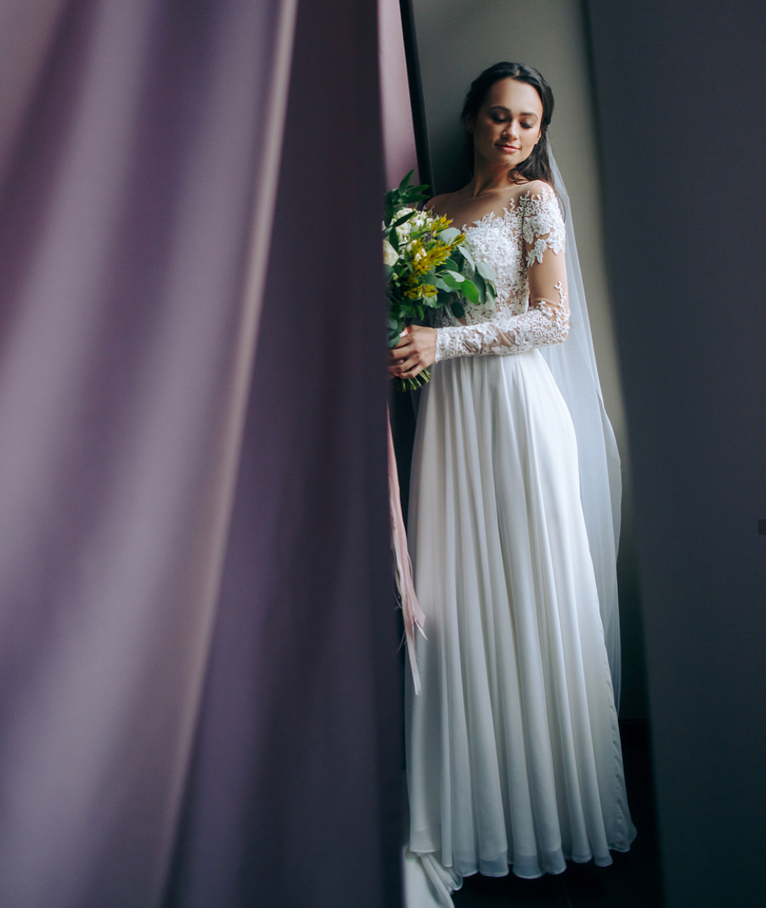 Summer Chiffon A Line Wedding Dress Country Style Sheer Neck Long Sleeve Lace Appliqued Sequins Illusion Bridal Gowns