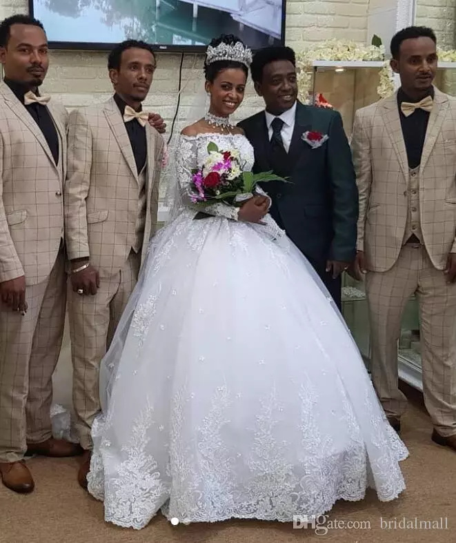 2019 New Arrival Long Sleeve Wedding Dresses Off The Shoulder A Line African Lace Applique Beach Country Bridal Gowns Bohemian Wedding Dress