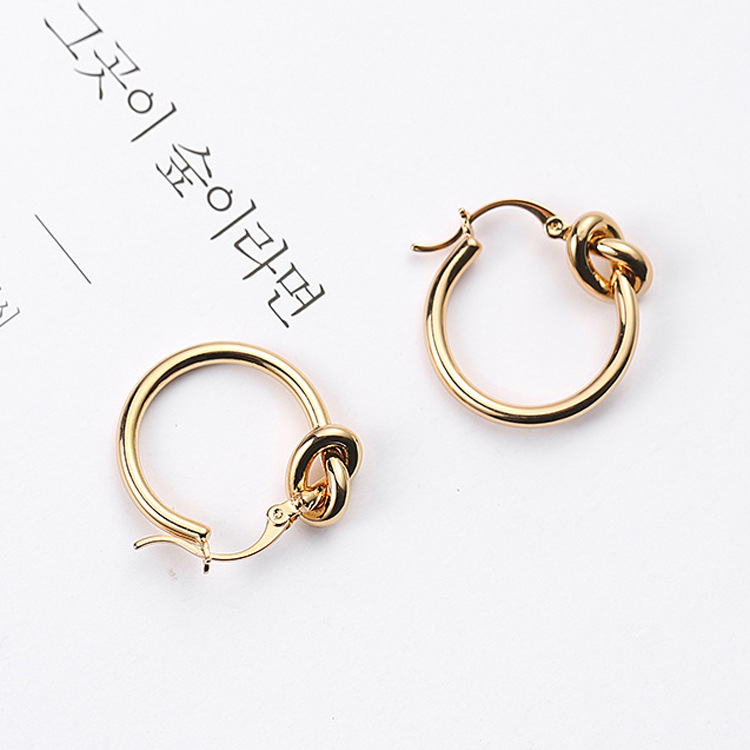 New Fashion Trendy Simple Design Women Earrings Hoop Huggie Yellow Gold Plated Personality Style Earings for Girls Women Nice Gift
New Fashion Trendy Simple Design Women Earrings Hoop Huggie Yellow Gold Plated Personality Style Earings for Girls Women Nice Gift