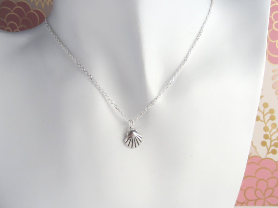 30PCS Sea Clam Shell Necklaces Seashell Necklace Nautical Ariel Mermaid Necklace Cute Conch Chain Necklaces for Sealife Ocean Beach Party