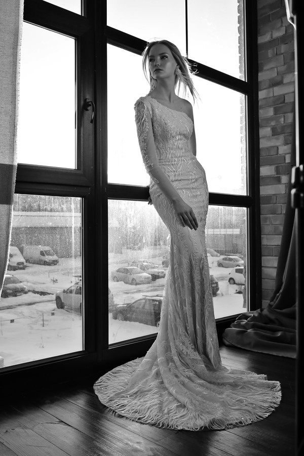 Sexy Mermaid Wedding Dresses One Shoulder Lace Appliques Beaded Sweep Train Gorgeous Beach Wedding Dress Plus Size Bridal Gowns Plus Size