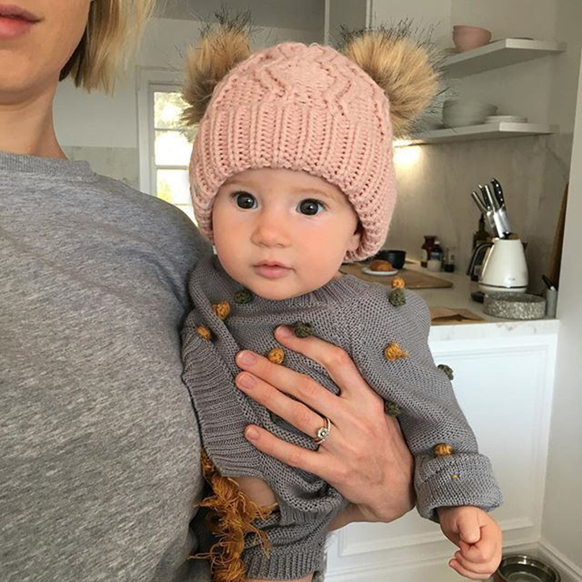 Baby Boy girl Winter Warm Knit Beanie Hat Winter infant Hat Double Pompom Hats Fur Ball Cap Gorros Para unisex 0-1 year
Baby Boy girl Winter Warm Knit Beanie Hat Winter infant Hat Double Pompom Hats Fur Ball Cap Gorros Para unisex 0-1 year