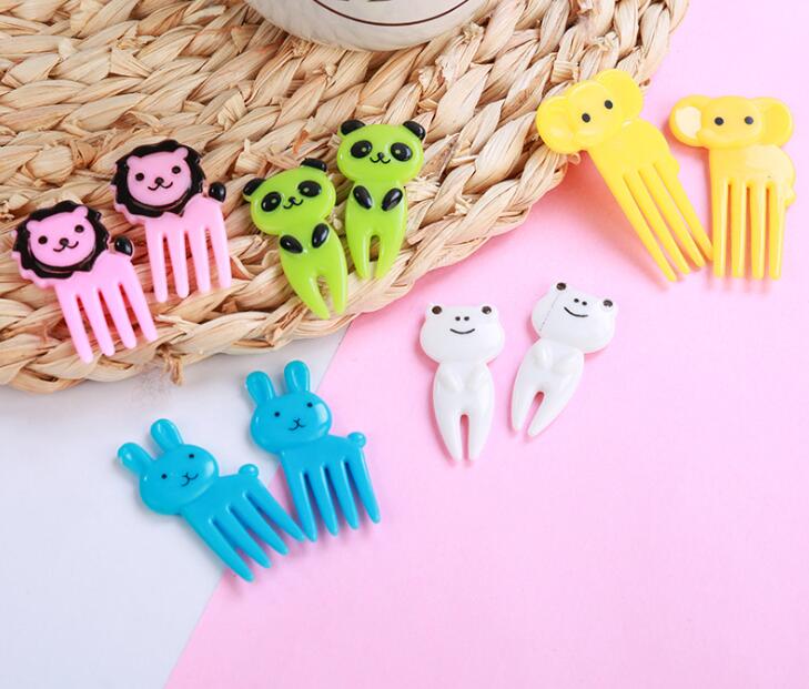 Cartoon Fruit Fork Reusable Plastic Fruit Fork Toothpicks Mini Eye Animals Fruit Fork Decorative Kitchen Tools