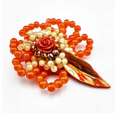Romantic shell crystal resin flower woman brooches lady hat silk scarf bag coat dress decoration female daily alloy accessories
Romantic shell crystal resin flower woman brooches lady hat silk scarf bag coat dress decoration female daily alloy accessories