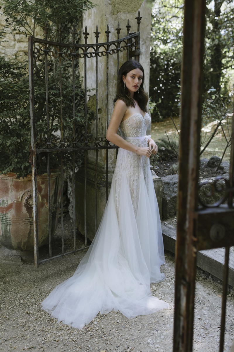 lihi hod beaded beach wedding dresses backless lace appliqued sweetheart bridal gowns robes de soire custom made wedding dress